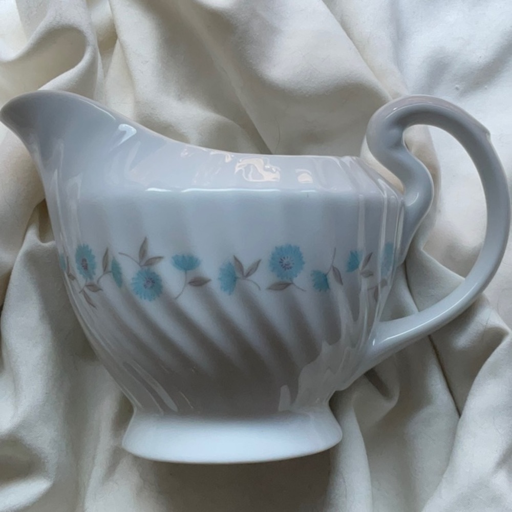 🟨Mikasa Creamer Petit Fleur
